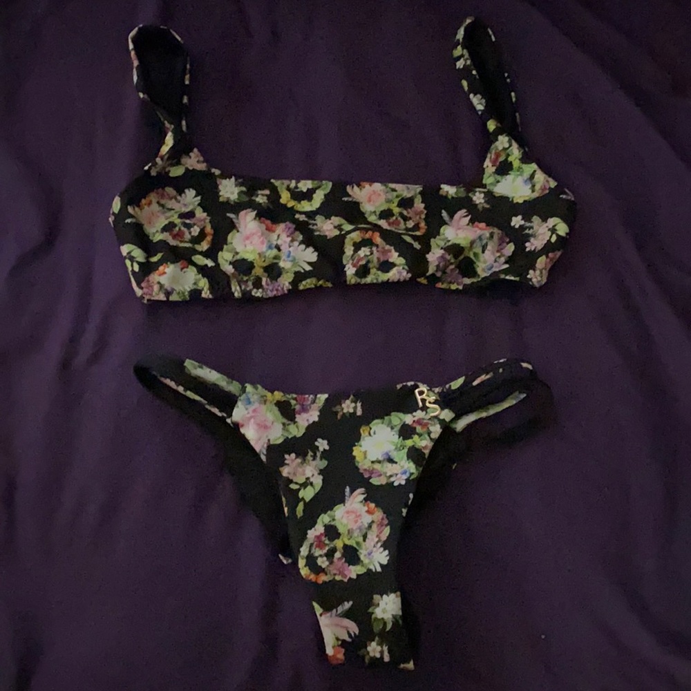 Ravish sands xs skull scrunch bikini